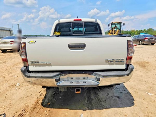 2015 TOYOTA TACOMA Delux Grade