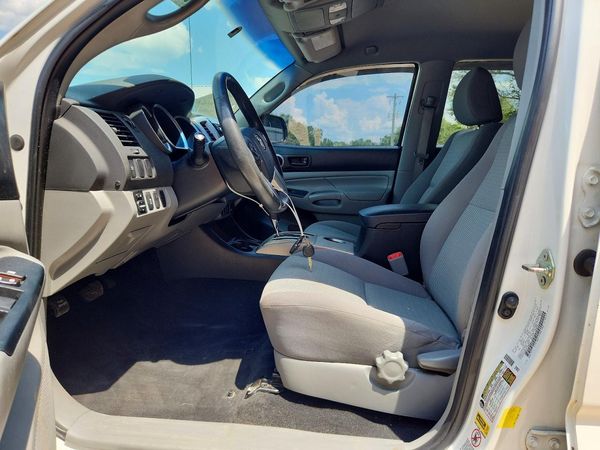 2015 TOYOTA TACOMA Delux Grade