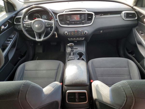 2016 KIA SORENTO L / LX