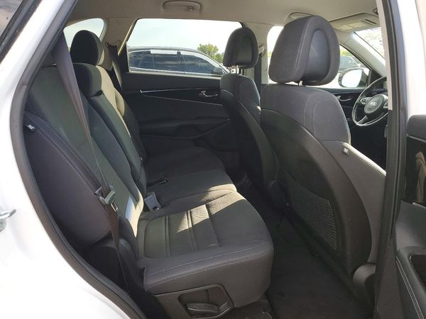 2016 KIA SORENTO L / LX