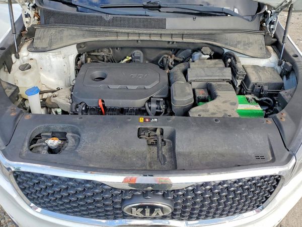 2016 KIA SORENTO L / LX