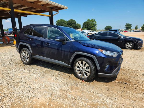 2019 TOYOTA RAV4 XLE Premium