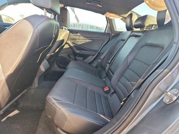 2022 VOLKSWAGEN JETTA Comfortline w/ Sport Pkg