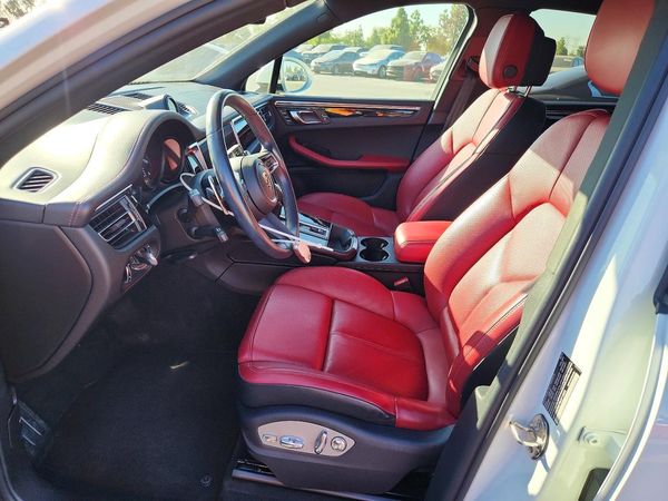 2022 PORSCHE MACAN