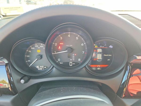 2022 PORSCHE MACAN