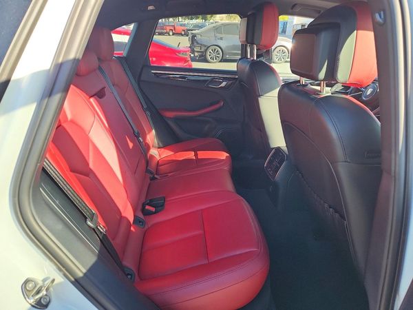 2022 PORSCHE MACAN