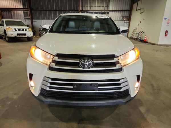 2017 TOYOTA HIGHLANDER LE/LE Plus