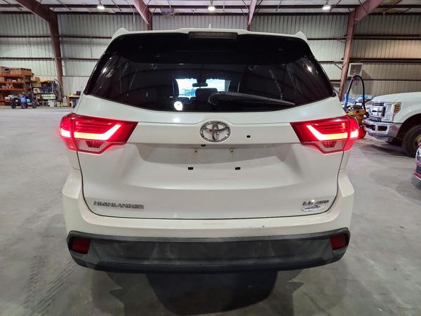 2017 TOYOTA HIGHLANDER LE/LE Plus
