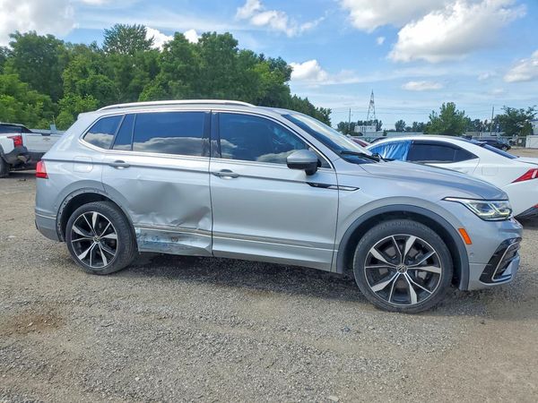 2022 VOLKSWAGEN TIGUAN — Passenger 3/4