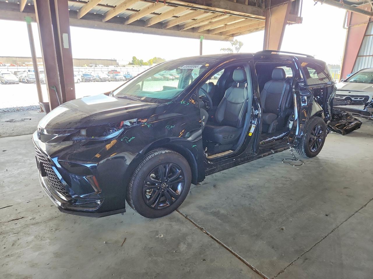 2025 TOYOTA SIENNA XSE