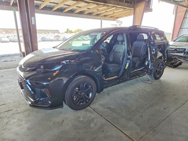 2025 TOYOTA SIENNA
