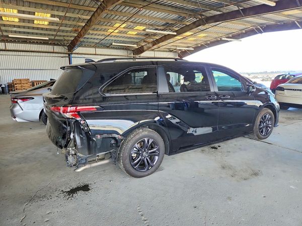 2025 TOYOTA SIENNA XSE