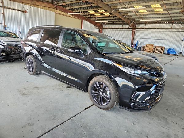 2025 TOYOTA SIENNA XSE