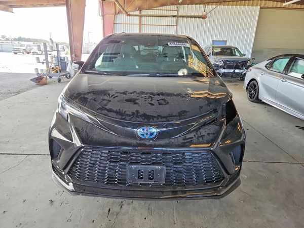 2025 TOYOTA SIENNA XSE