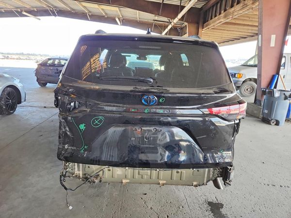 2025 TOYOTA SIENNA XSE