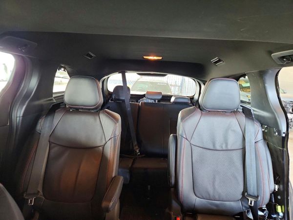 2025 TOYOTA SIENNA XSE