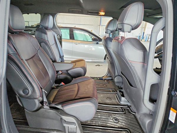 2025 TOYOTA SIENNA XSE