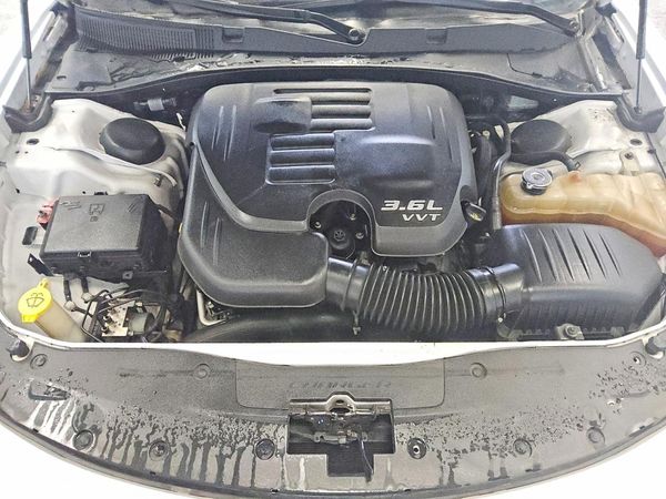 2017 DODGE CHARGER SXT — Engine bay