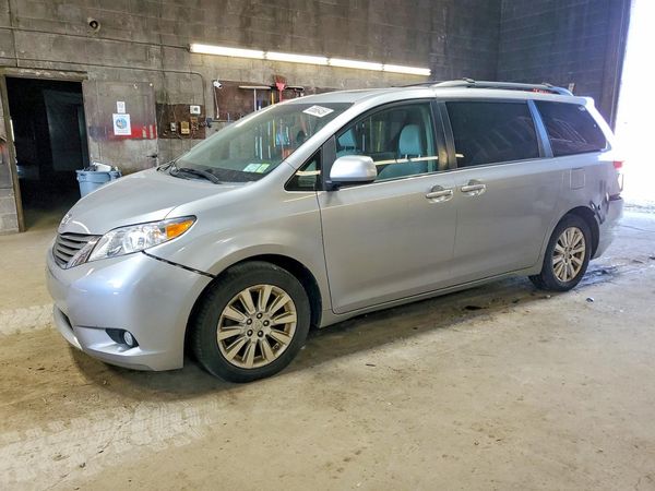 2012 TOYOTA SIENNA