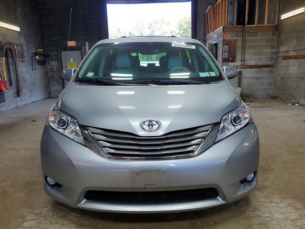 2012 TOYOTA SIENNA
