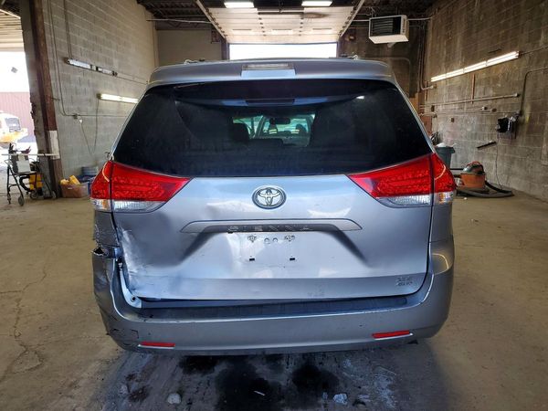 2012 TOYOTA SIENNA