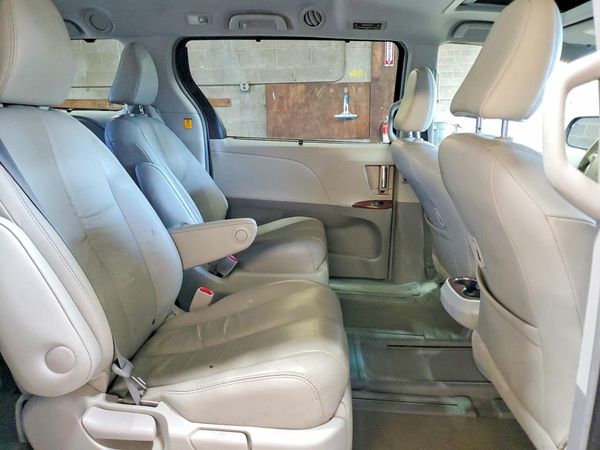 2012 TOYOTA SIENNA