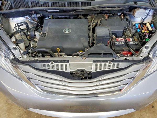 2012 TOYOTA SIENNA