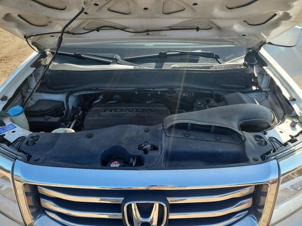 2013 HONDA PILOT EX-L — Engine bay