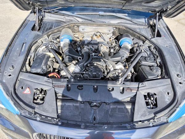 2012 BMW ALPINA B7 750i/Alpina B7 — Engine bay