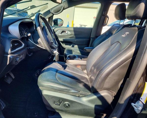 2020 CHRYSLER PACIFICA Touring L — DENT