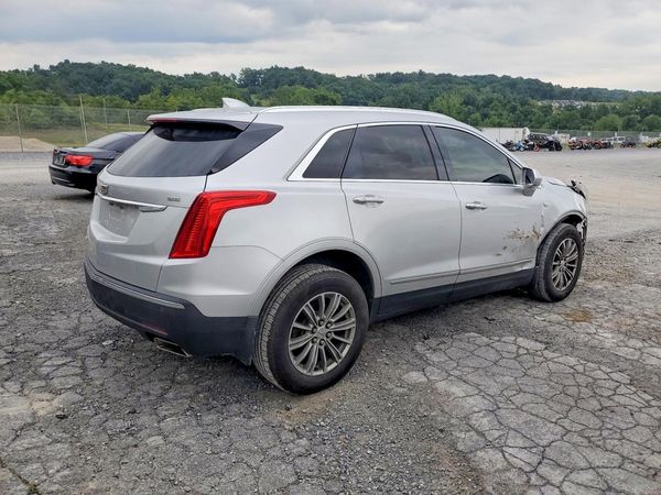 2017 CADILLAC XT5
