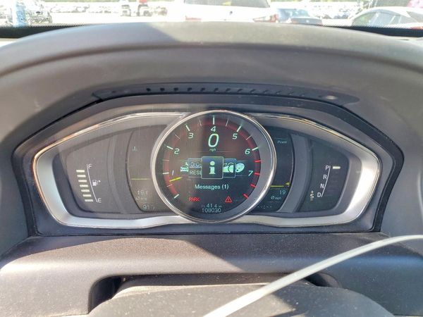 2015 VOLVO XC60 Premier (non R design)