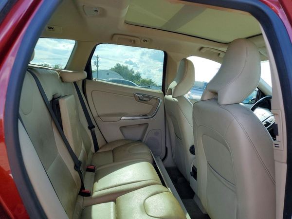 2015 VOLVO XC60 Premier (non R design)
