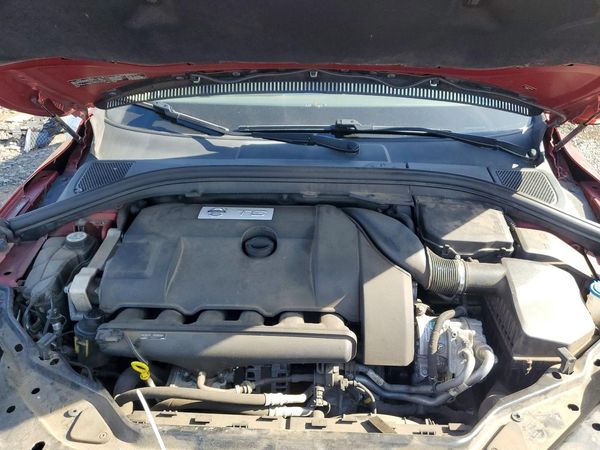 2015 VOLVO XC60 Premier (non R design)