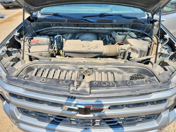 2023 CHEVROLET SILVERADO RST — Engine bay