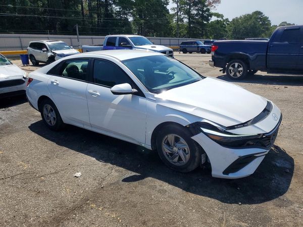 2024 HYUNDAI ELANTRA SE