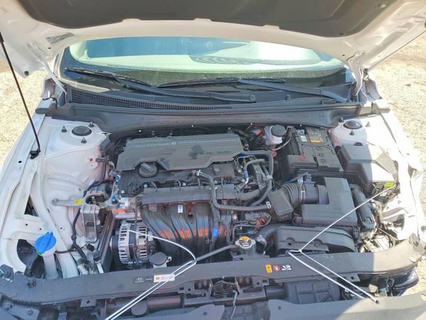 2024 HYUNDAI ELANTRA SE