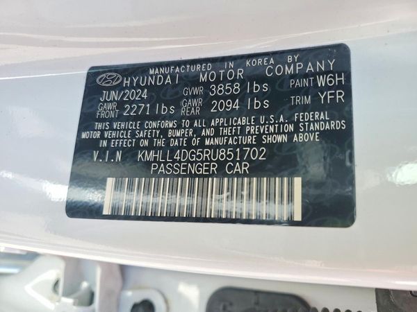 2024 HYUNDAI ELANTRA SE