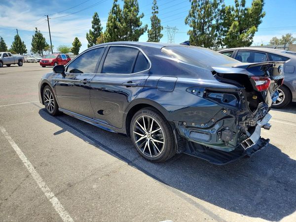 2021 TOYOTA CAMRY SE + Convenient Pkg