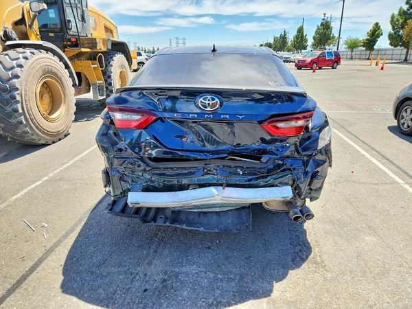2021 TOYOTA CAMRY SE + Convenient Pkg