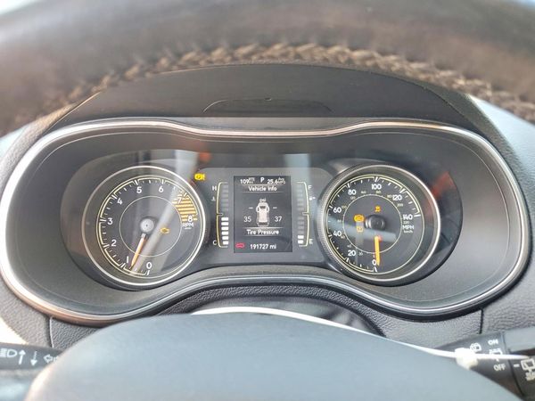 2019 JEEP CHEROKEE LATITUDE PLUS 4X4
