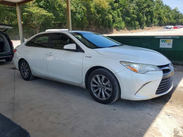 2017 TOYOTA CAMRY SOLA LE/SE/XLE Hybrid — Passenger 3/4