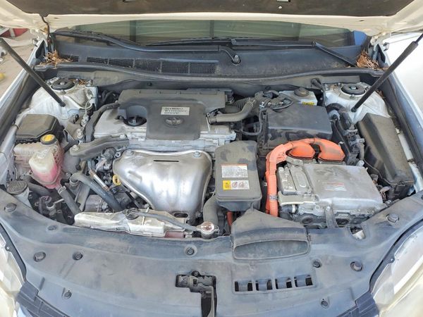 2017 TOYOTA CAMRY SOLA LE/SE/XLE Hybrid — Engine bay