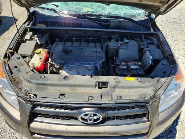 2012 TOYOTA RAV4 BASE Standard — Engine bay