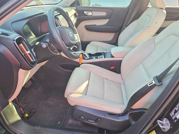 2023 VOLVO XC40 Plus Bright