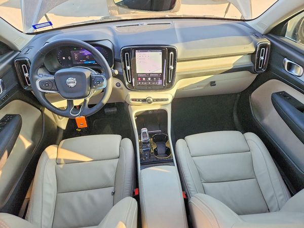 2023 VOLVO XC40 Plus Bright