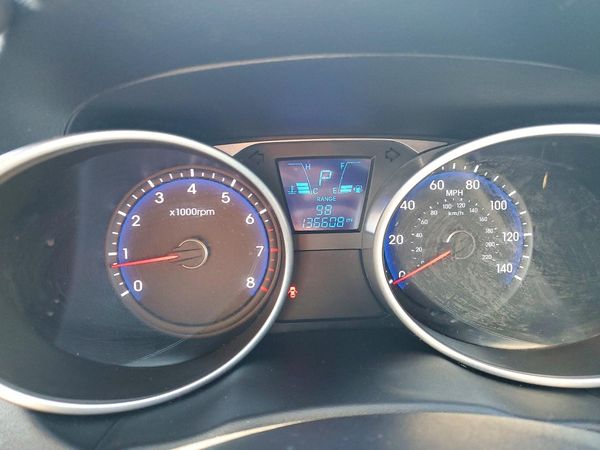2015 HYUNDAI TUCSON GLS (Middle)