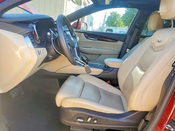 2017 CADILLAC XT5