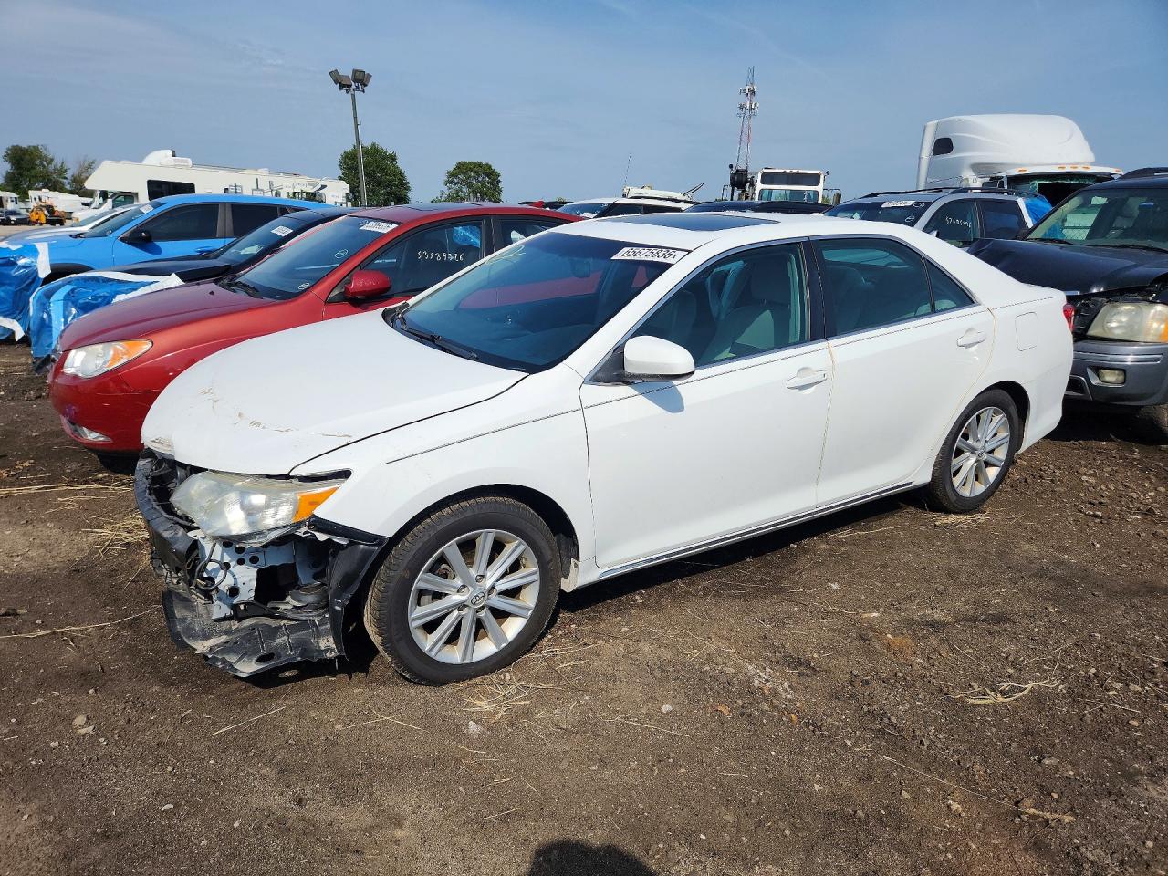 2013 TOYOTA CAMRY — Front 3/4