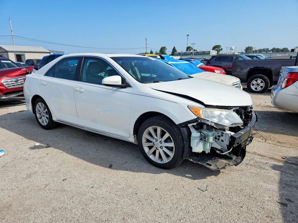 2013 TOYOTA CAMRY — Passenger 3/4